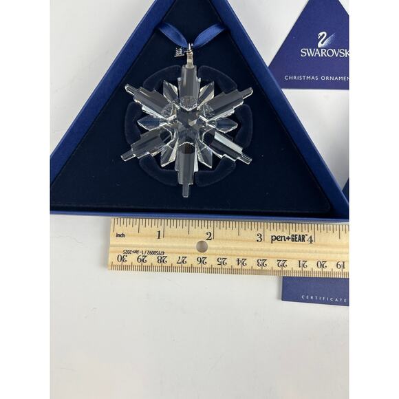 Swarovski 2006 Annual Christmas Ornament Snowflake Crystal #0837613 Box & Cert - Picture 4 of 8